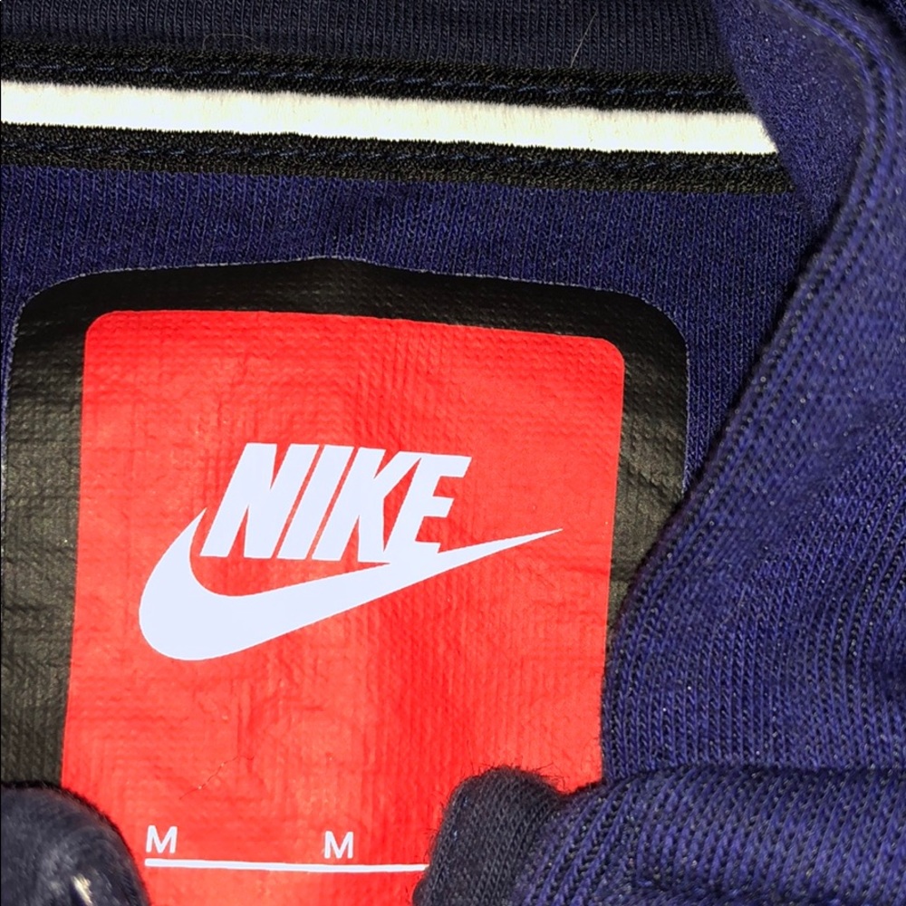 NIKE long sleeve hoodie Medium size, modern style - Picture 2 of 7